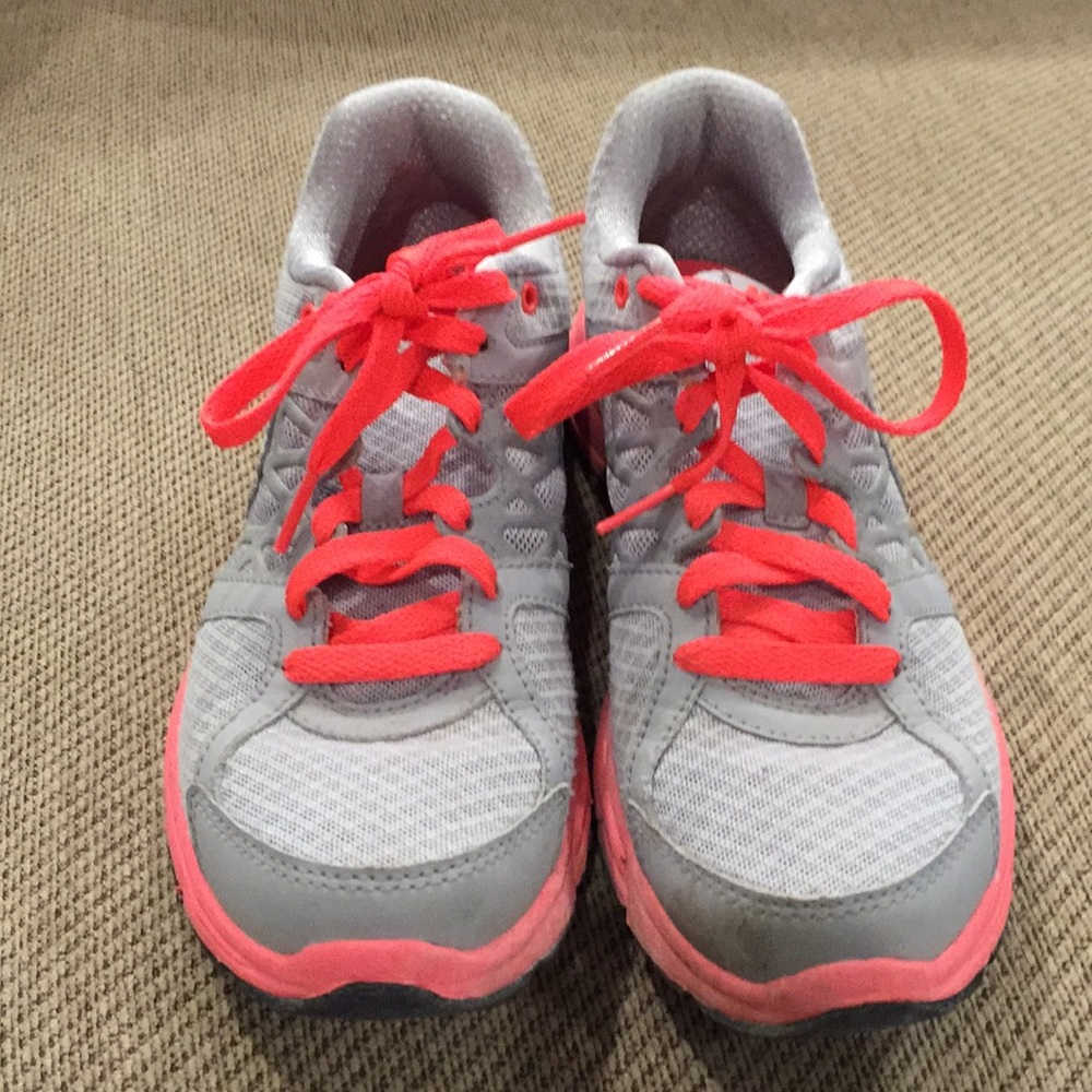 Nike shoes - Picture 2 of 4